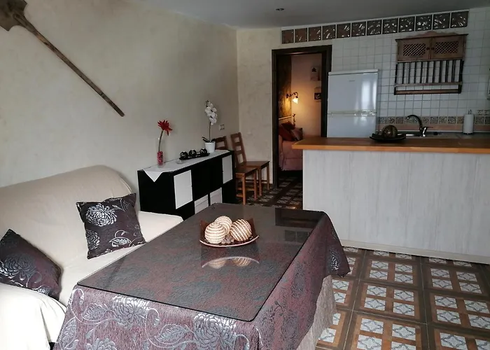 La Casa De Abajo